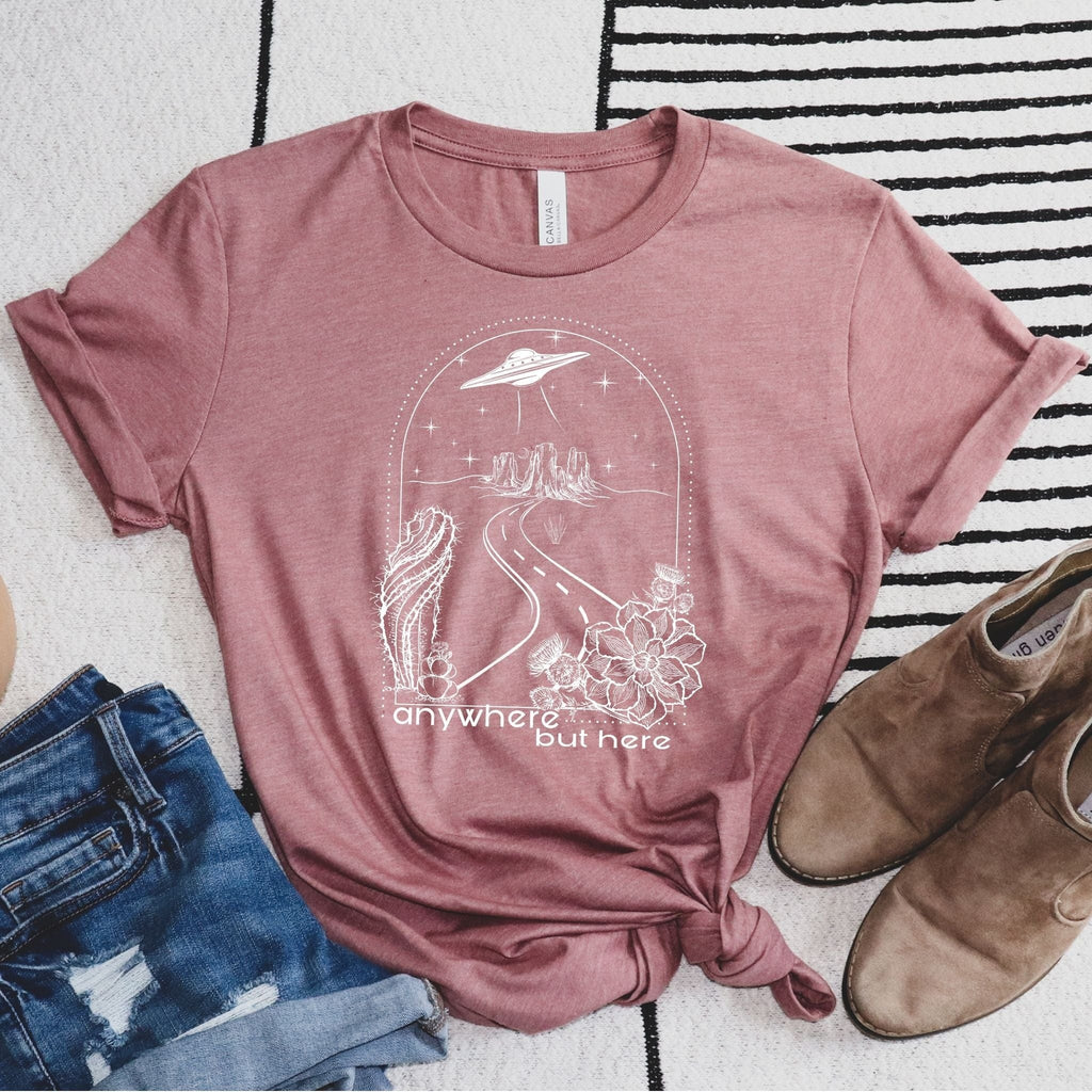 UFO in the desert t-shirt in heather orchid